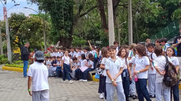 Los estudiantes de Medellín tienen descuento en el ingreso al Parque Norte y el Aeroparque Juan Pablo II